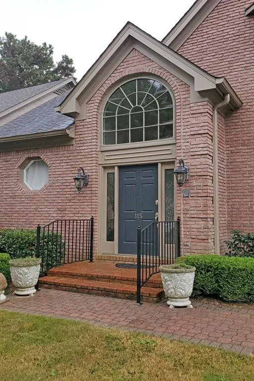 115 Grosvenor Place, Sandy Springs, Georgia 30328, 4 Bedrooms Bedrooms, ,2 BathroomsBathrooms,Residential,Sold,115 Grosvenor Place,6795252