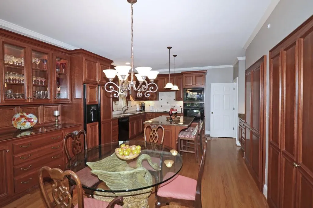 115 Grosvenor Place, Sandy Springs, Georgia 30328, 4 Bedrooms Bedrooms, ,2 BathroomsBathrooms,Residential,Sold,115 Grosvenor Place,6795252