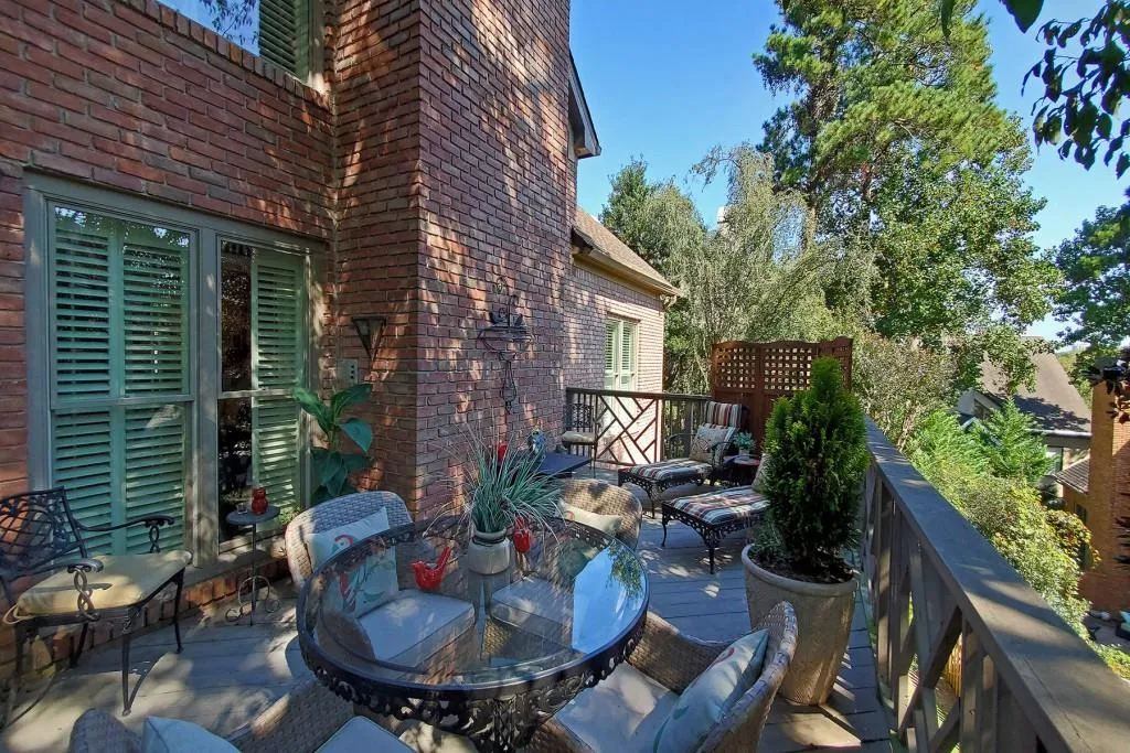 115 Grosvenor Place, Sandy Springs, Georgia 30328, 4 Bedrooms Bedrooms, ,2 BathroomsBathrooms,Residential,Sold,115 Grosvenor Place,6795252