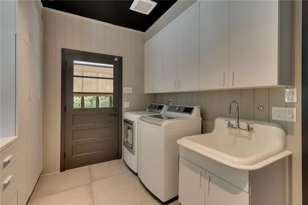 737 W Conway Drive Nw, Atlanta, Georgia 30327, 4 Bedrooms Bedrooms, 0 ,4 BathroomsBathrooms,Residential,For Sale,737 W Conway Drive Nw,7714235