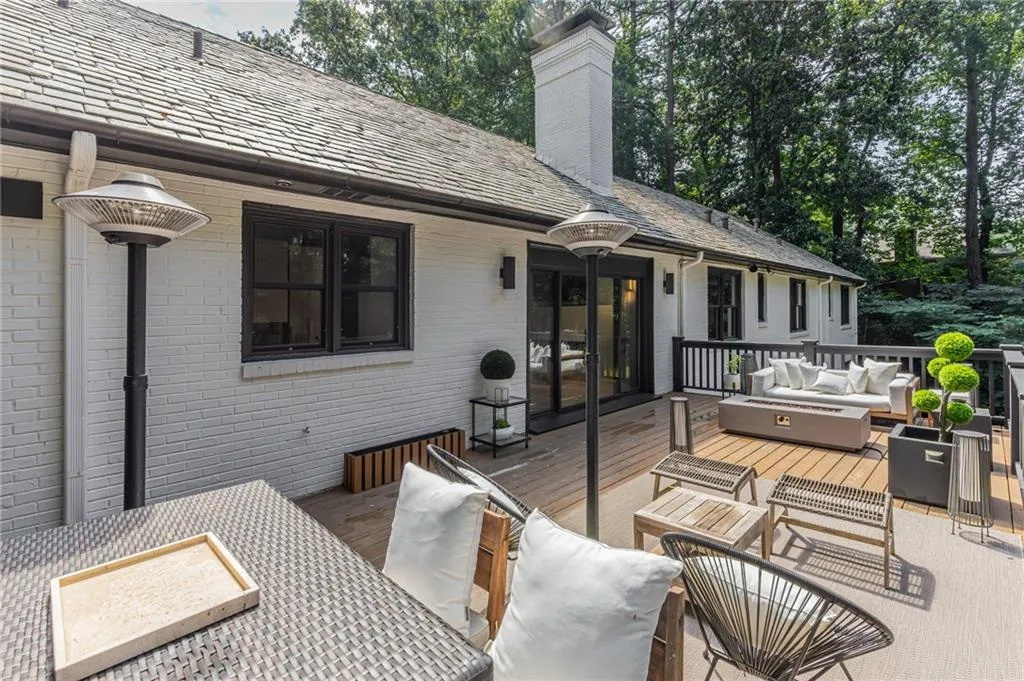 737 W Conway Drive Nw, Atlanta, Georgia 30327, 4 Bedrooms Bedrooms, 0 ,4 BathroomsBathrooms,Residential,For Sale,737 W Conway Drive Nw,7714235