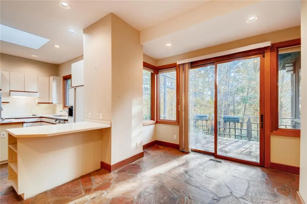 29 Wing Mill Road, Sandy Springs, Georgia 30350, 4 Bedrooms Bedrooms, ,3 BathroomsBathrooms,Residential,Sold,29 Wing Mill Road,6644553
