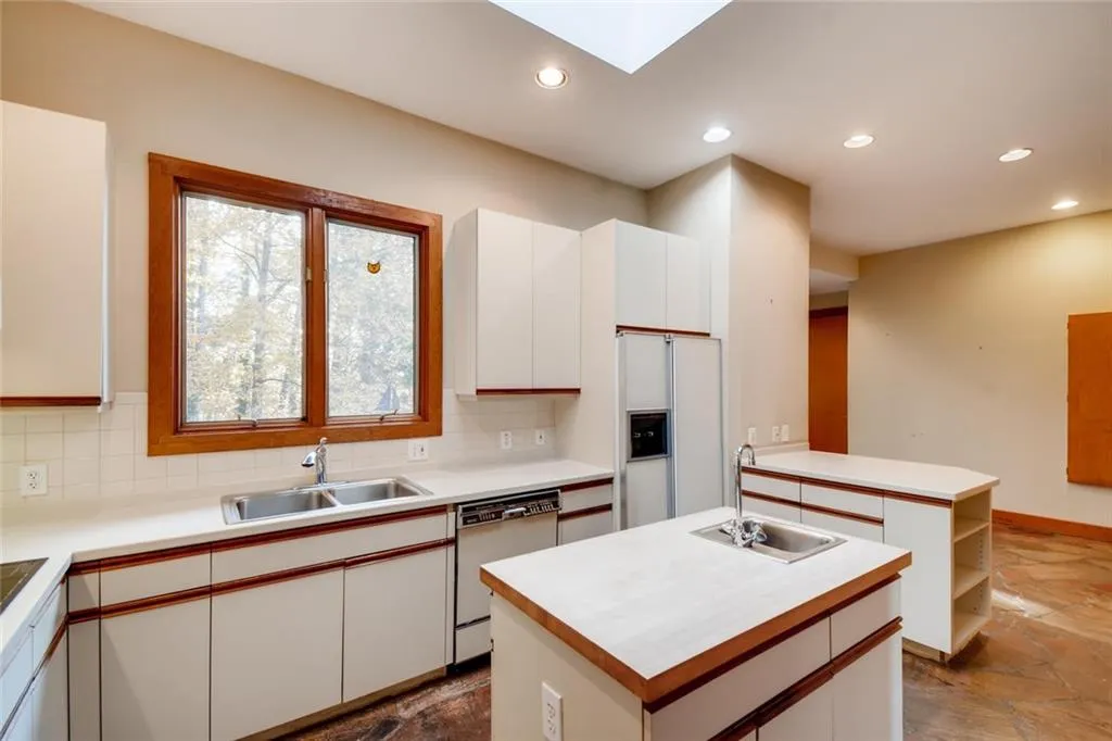 29 Wing Mill Road, Sandy Springs, Georgia 30350, 4 Bedrooms Bedrooms, ,3 BathroomsBathrooms,Residential,Sold,29 Wing Mill Road,6644553