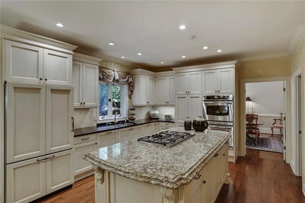 5475 Errol Place Nw, Sandy Springs, Georgia 30327, 5 Bedrooms Bedrooms, ,3 BathroomsBathrooms,Residential,Sold,5475 Errol Place Nw,5763012
