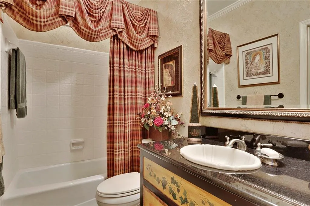 5475 Errol Place Nw, Sandy Springs, Georgia 30327, 5 Bedrooms Bedrooms, ,3 BathroomsBathrooms,Residential,Sold,5475 Errol Place Nw,5763012