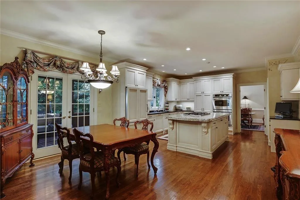 5475 Errol Place Nw, Sandy Springs, Georgia 30327, 5 Bedrooms Bedrooms, ,3 BathroomsBathrooms,Residential,Sold,5475 Errol Place Nw,5763012
