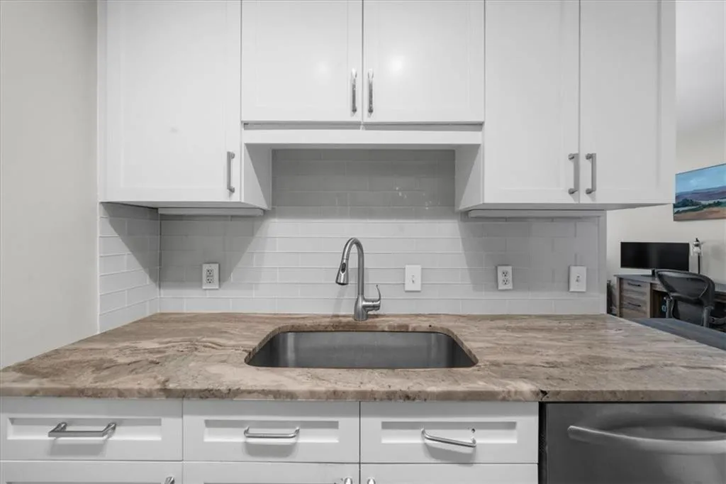 325 E Paces Ferry Road Ne Unit 504, Atlanta, Georgia 30305, 1 Bedroom Bedrooms, ,1 BathroomBathrooms,Residential,For Sale,325 E Paces Ferry Road Ne Unit 504,7542937