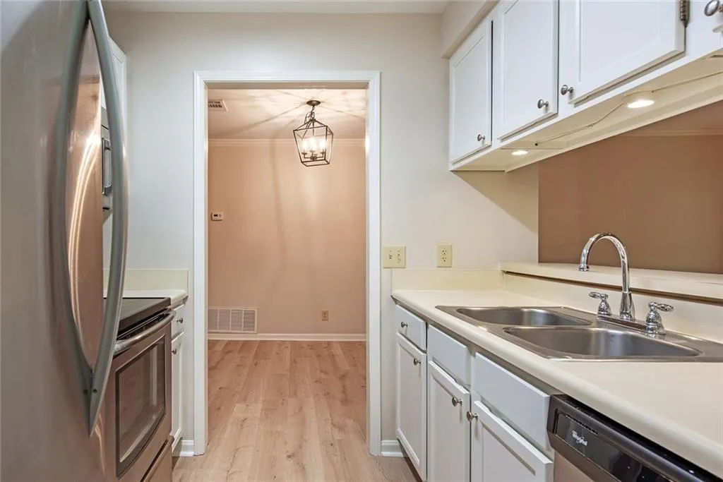 120 Barrington Hills Drive, Sandy Springs, Georgia 30328, 1 Bedroom Bedrooms, ,1 BathroomBathrooms,Residential,Sold,120 Barrington Hills Drive,7463892