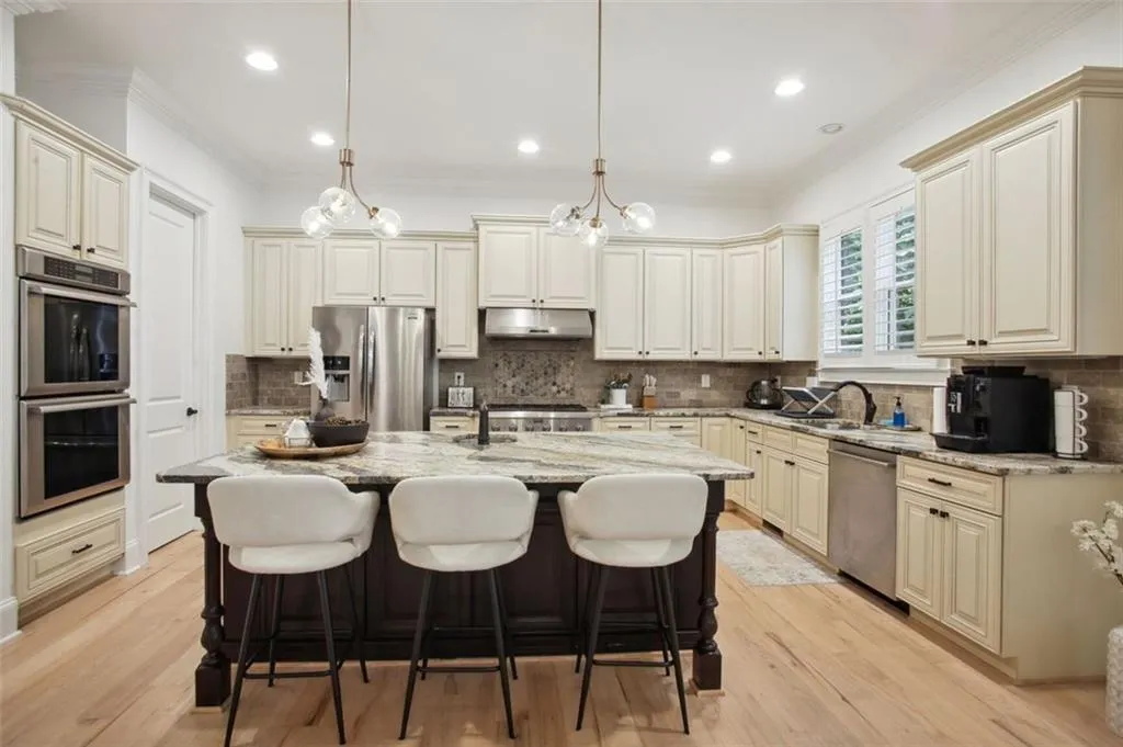 525 Forest Hills Drive, Atlanta, Georgia 30342, 6 Bedrooms Bedrooms, ,5 BathroomsBathrooms,Residential,Sold,525 Forest Hills Drive,7705632