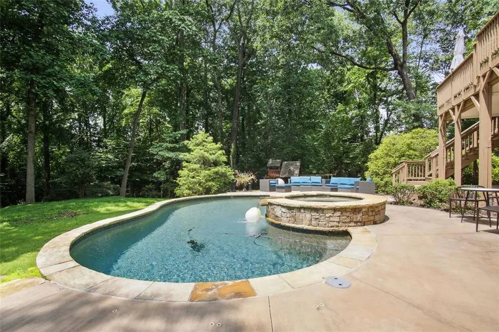 525 Forest Hills Drive, Atlanta, Georgia 30342, 6 Bedrooms Bedrooms, ,5 BathroomsBathrooms,Residential,Sold,525 Forest Hills Drive,7705632