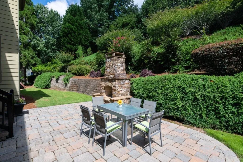 515 Woodmoore Court Ne, Atlanta, Georgia 30342, 6 Bedrooms Bedrooms, ,4 BathroomsBathrooms,Residential,Sold,515 Woodmoore Court Ne,6857223