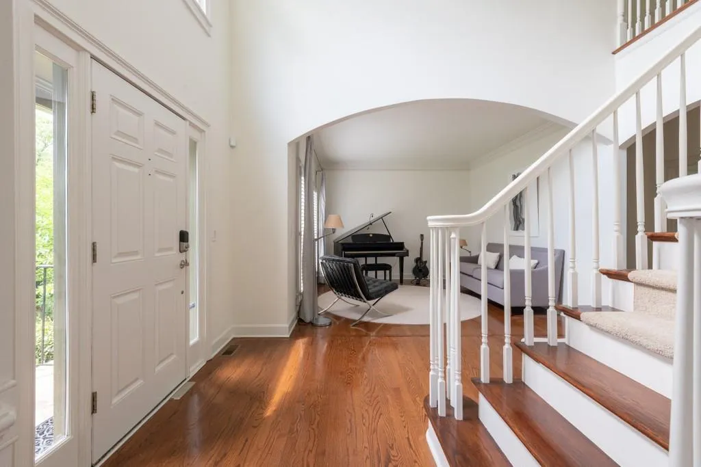 515 Woodmoore Court Ne, Atlanta, Georgia 30342, 6 Bedrooms Bedrooms, ,4 BathroomsBathrooms,Residential,Sold,515 Woodmoore Court Ne,6857223