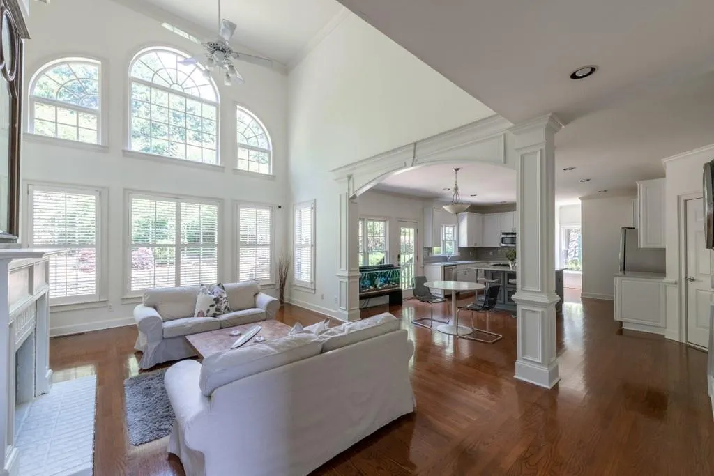 515 Woodmoore Court Ne, Atlanta, Georgia 30342, 6 Bedrooms Bedrooms, ,4 BathroomsBathrooms,Residential,Sold,515 Woodmoore Court Ne,6857223