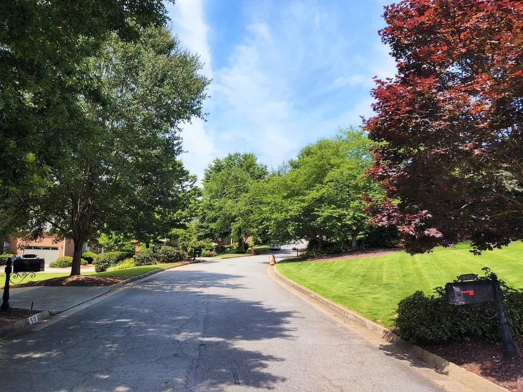 515 Woodmoore Court Ne, Atlanta, Georgia 30342, 6 Bedrooms Bedrooms, ,4 BathroomsBathrooms,Residential,Sold,515 Woodmoore Court Ne,6857223