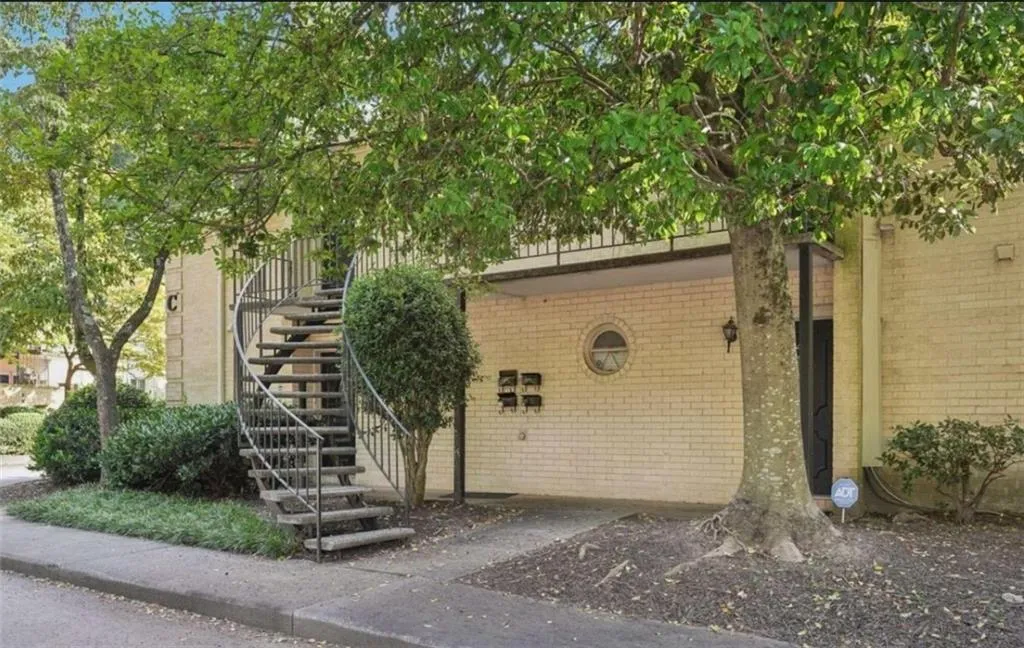 5400 Roswell Road Unit C3, Atlanta, Georgia 30342, 1 Bedroom Bedrooms, ,1 BathroomBathrooms,Residential,Sold,5400 Roswell Road Unit C3,7497443