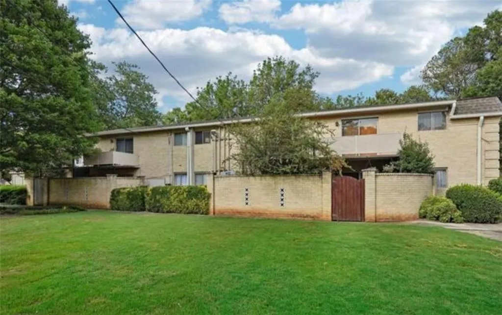 5400 Roswell Road Unit C3, Atlanta, Georgia 30342, 1 Bedroom Bedrooms, ,1 BathroomBathrooms,Residential,Sold,5400 Roswell Road Unit C3,7497443