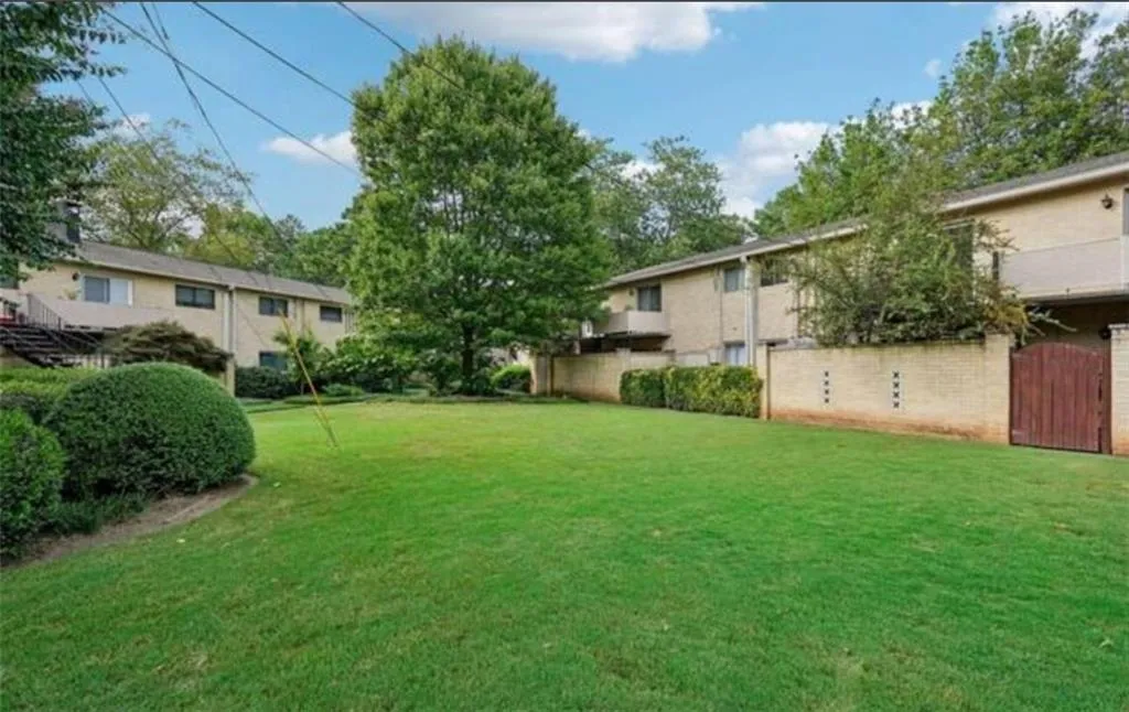 5400 Roswell Road Unit C3, Atlanta, Georgia 30342, 1 Bedroom Bedrooms, ,1 BathroomBathrooms,Residential,Sold,5400 Roswell Road Unit C3,7497443