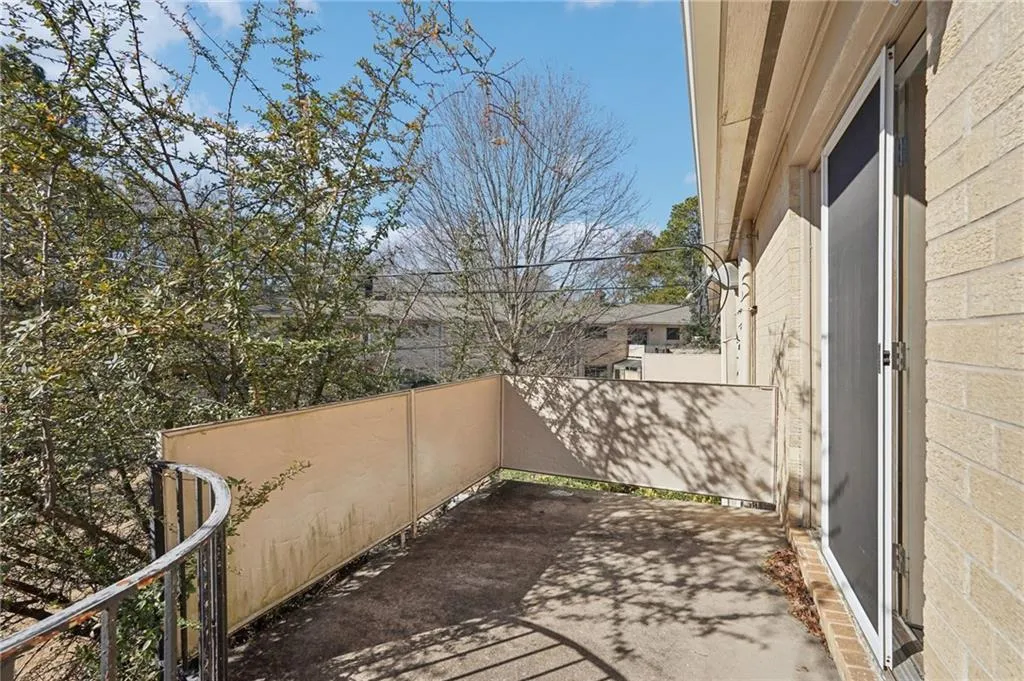 5400 Roswell Road Unit C3, Atlanta, Georgia 30342, 1 Bedroom Bedrooms, ,1 BathroomBathrooms,Residential,Sold,5400 Roswell Road Unit C3,7497443