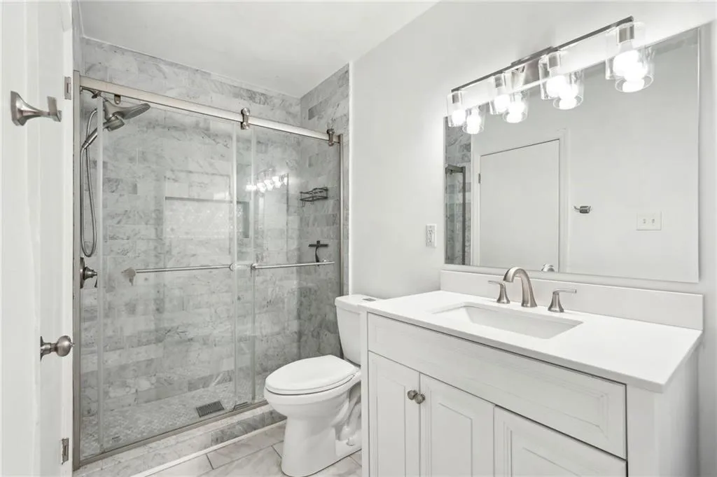 5400 Roswell Road Unit C3, Atlanta, Georgia 30342, 1 Bedroom Bedrooms, ,1 BathroomBathrooms,Residential,Sold,5400 Roswell Road Unit C3,7497443