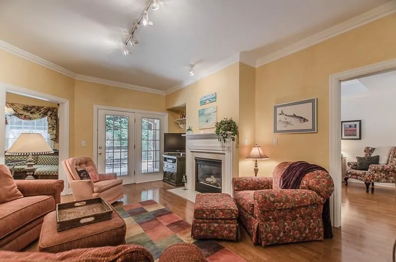 211 Colonial Homes Drive Nw Unit 1107, Atlanta, Georgia 30309, 2 Bedrooms Bedrooms, ,2 BathroomsBathrooms,Residential,Sold,211 Colonial Homes Drive Nw Unit 1107,5725775