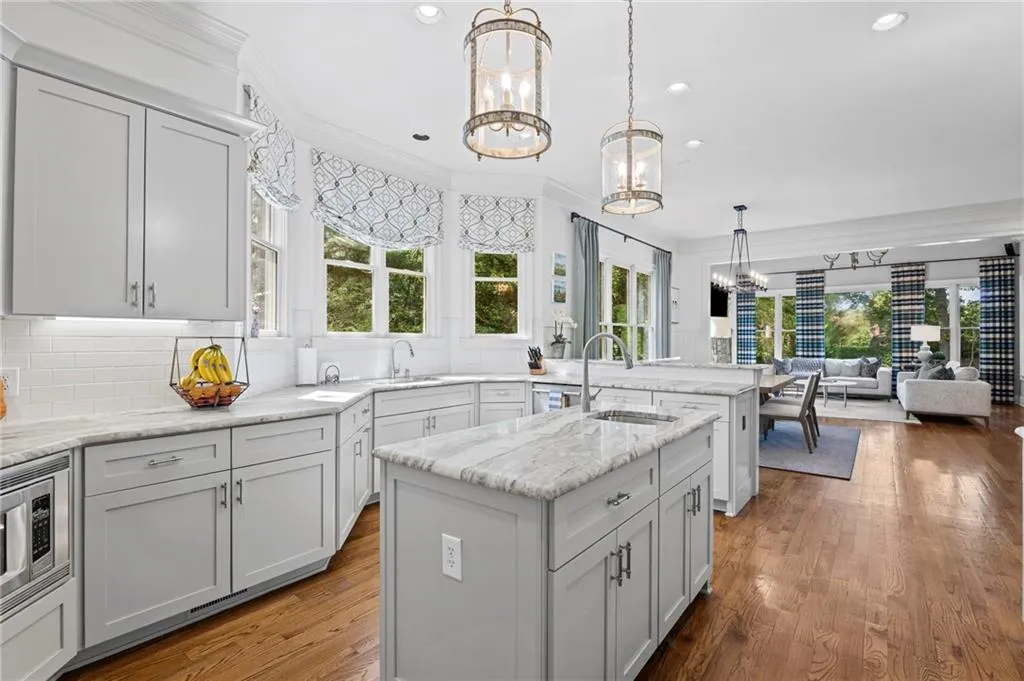 4724 Dudley Lane, Atlanta, Georgia 30327, 5 Bedrooms Bedrooms, ,5 BathroomsBathrooms,Residential,For Sale,4724 Dudley Lane,7650388