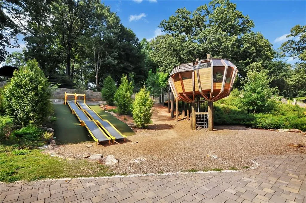 4724 Dudley Lane, Atlanta, Georgia 30327, 5 Bedrooms Bedrooms, ,5 BathroomsBathrooms,Residential,For Sale,4724 Dudley Lane,7650388