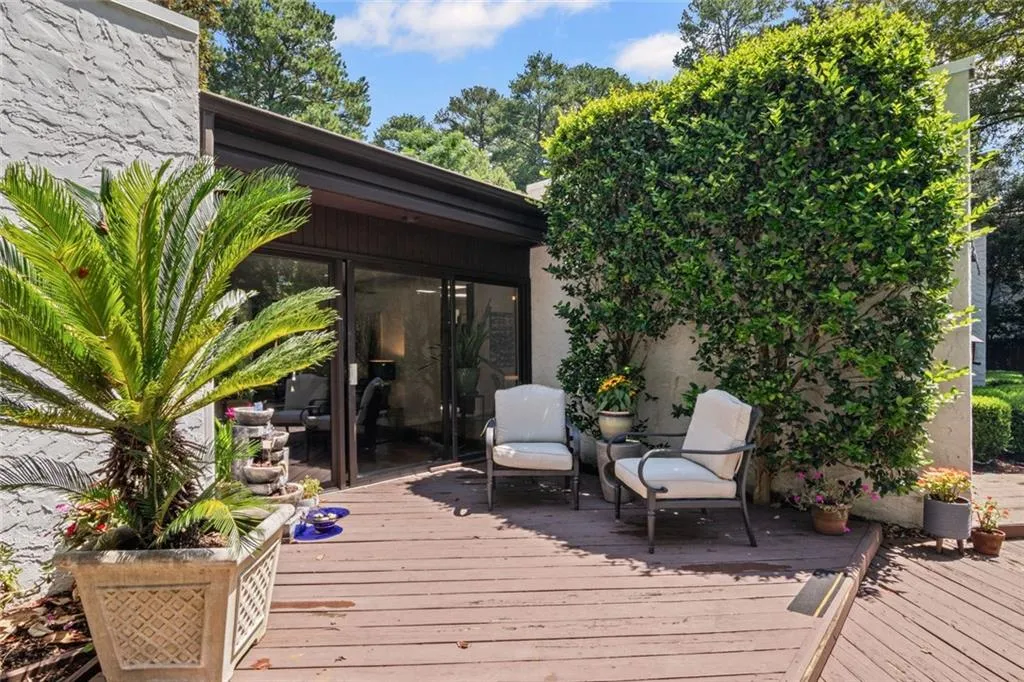 496 Kingswood Lane Nw, Atlanta, Georgia 30305, 2 Bedrooms Bedrooms, ,3 BathroomsBathrooms,Residential,For Sale,496 Kingswood Lane Nw,7620772