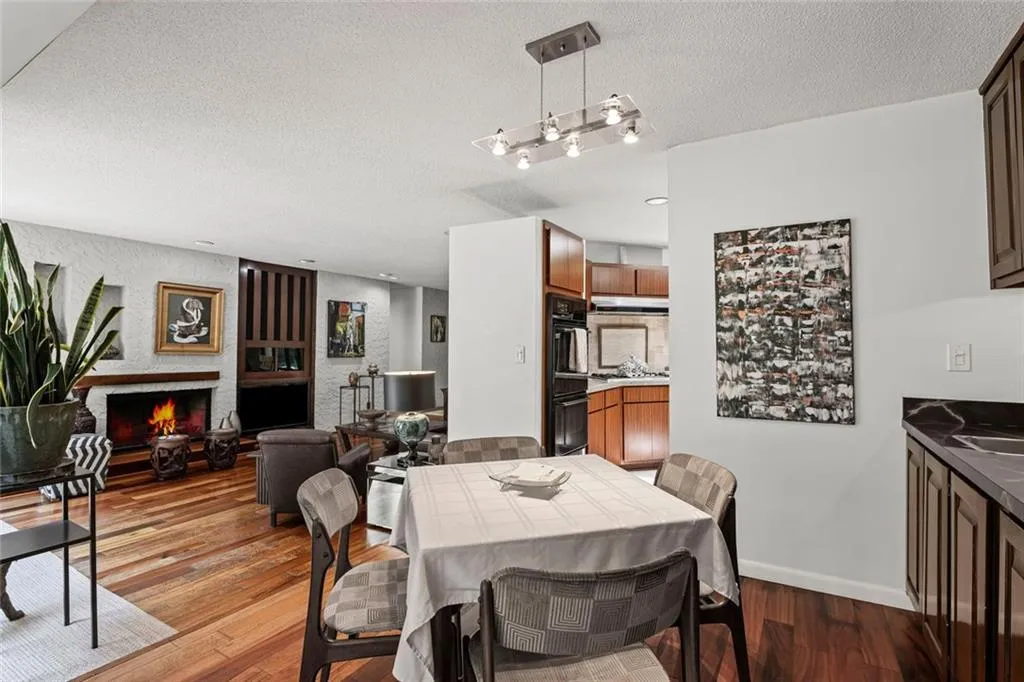 496 Kingswood Lane Nw, Atlanta, Georgia 30305, 2 Bedrooms Bedrooms, ,3 BathroomsBathrooms,Residential,For Sale,496 Kingswood Lane Nw,7620772