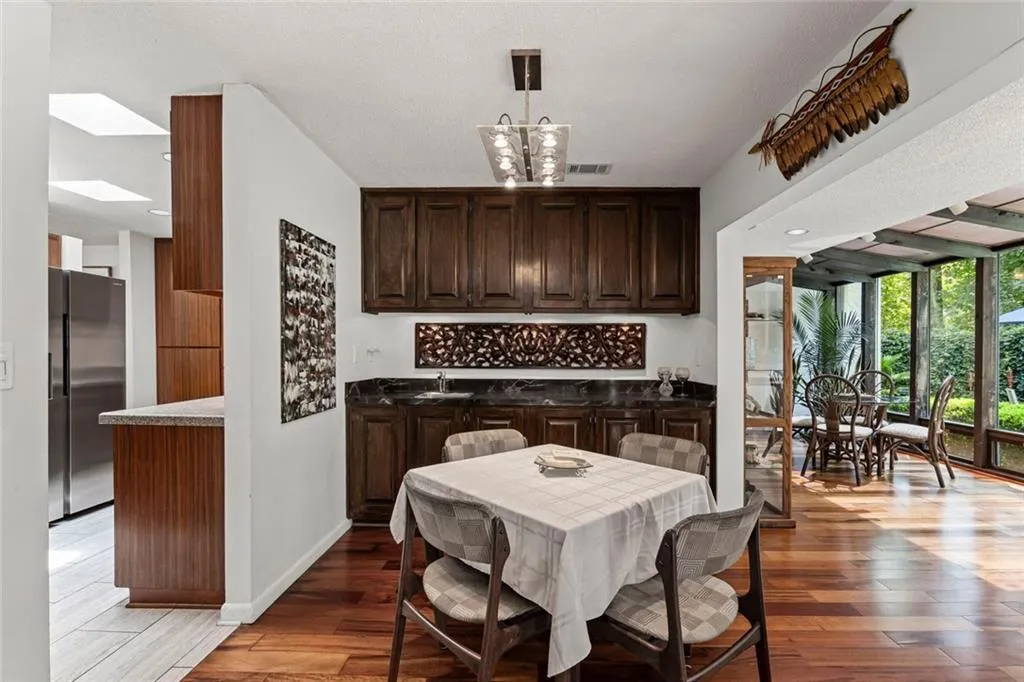 496 Kingswood Lane Nw, Atlanta, Georgia 30305, 2 Bedrooms Bedrooms, ,3 BathroomsBathrooms,Residential,For Sale,496 Kingswood Lane Nw,7620772
