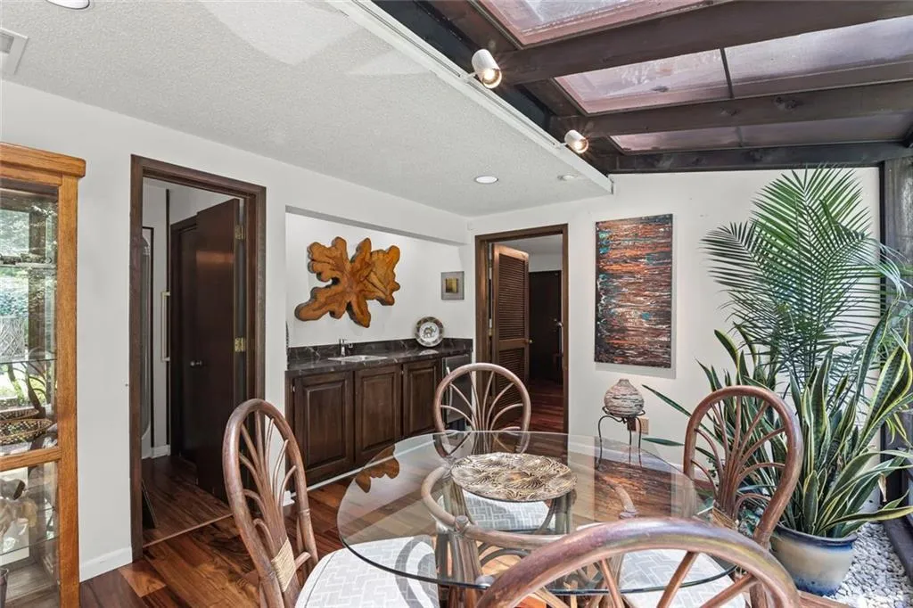 496 Kingswood Lane Nw, Atlanta, Georgia 30305, 2 Bedrooms Bedrooms, ,3 BathroomsBathrooms,Residential,For Sale,496 Kingswood Lane Nw,7620772