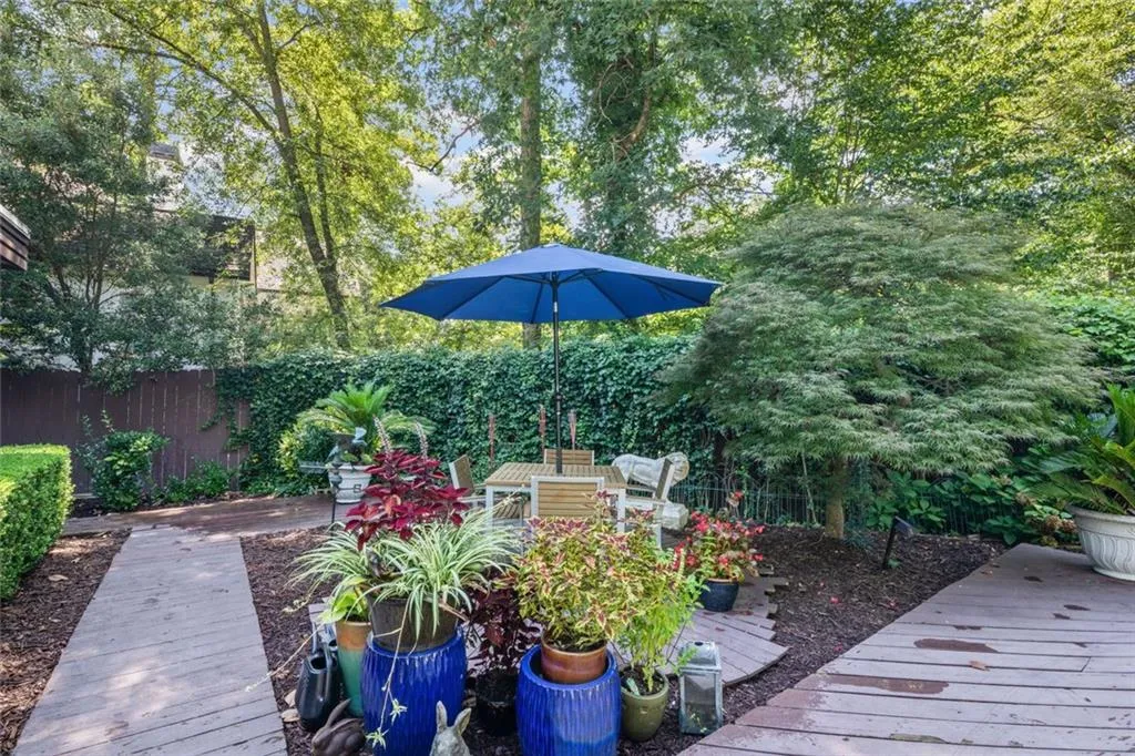 496 Kingswood Lane Nw, Atlanta, Georgia 30305, 2 Bedrooms Bedrooms, ,3 BathroomsBathrooms,Residential,For Sale,496 Kingswood Lane Nw,7620772