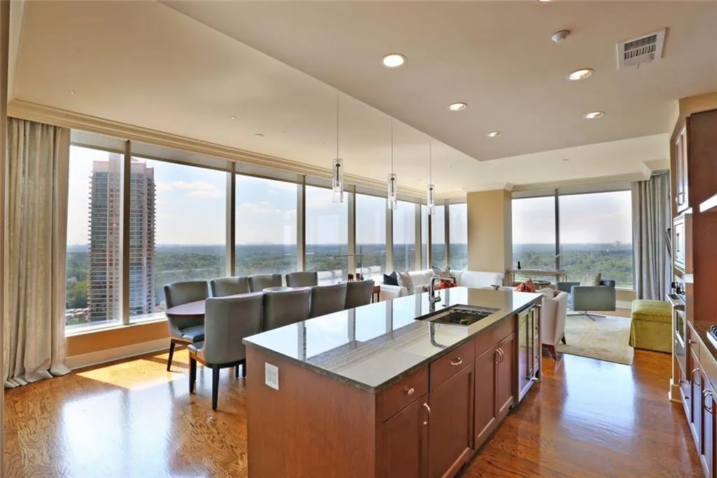 3630 Peachtree Road Ne Unit 2007, Atlanta, Georgia 30326, 2 Bedrooms Bedrooms, ,2 BathroomsBathrooms,Residential,Sold,3630 Peachtree Road Ne Unit 2007,5696347