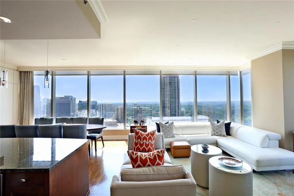 3630 Peachtree Road Ne Unit 2007, Atlanta, Georgia 30326, 2 Bedrooms Bedrooms, ,2 BathroomsBathrooms,Residential,Sold,3630 Peachtree Road Ne Unit 2007,5696347