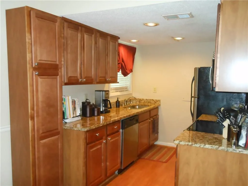 6900 Roswell Road Unit N4, Atlanta, Georgia 30328, 2 Bedrooms Bedrooms, ,2 BathroomsBathrooms,Residential,Sold,6900 Roswell Road Unit N4,5669392