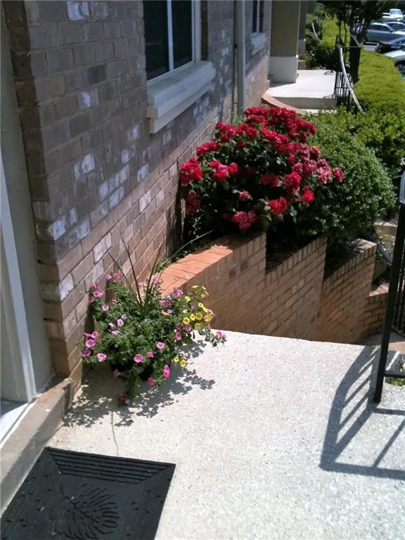 6900 Roswell Road Unit N4, Atlanta, Georgia 30328, 2 Bedrooms Bedrooms, ,2 BathroomsBathrooms,Residential,Sold,6900 Roswell Road Unit N4,5669392