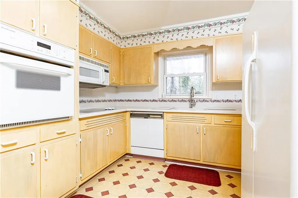 7278 Selkirk Drive, Atlanta, Georgia 30328, 3 Bedrooms Bedrooms, ,3 BathroomsBathrooms,Residential,Sold,7278 Selkirk Drive,7530278