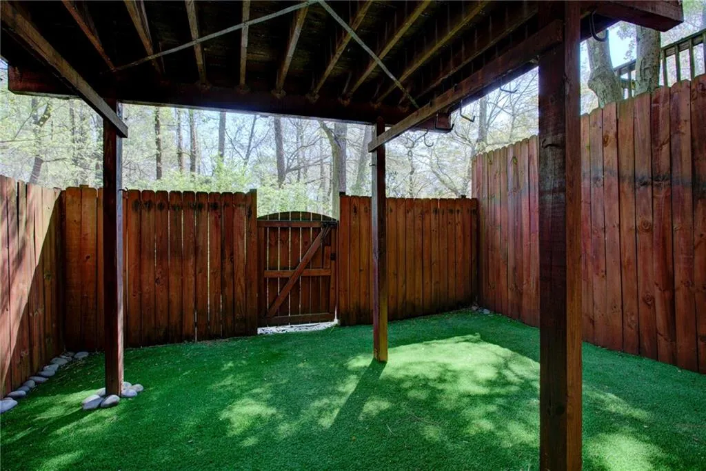 6113 Park Avenue, Atlanta, Georgia 30342, 3 Bedrooms Bedrooms, ,2 BathroomsBathrooms,Residential,Sold,6113 Park Avenue,7194232