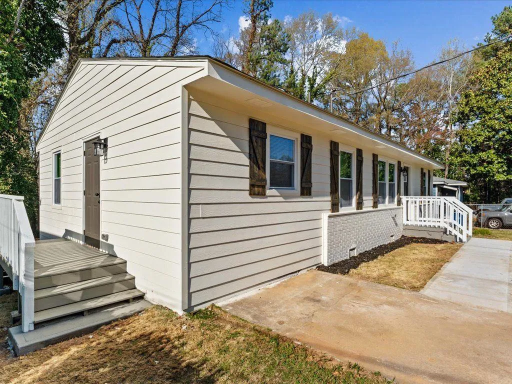 2811 Mango Circle Nw, Atlanta, Georgia 30318, 3 Bedrooms Bedrooms, ,2 BathroomsBathrooms,Residential,For Sale,2811 Mango Circle Nw,7620697