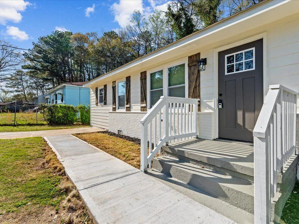 2811 Mango Circle Nw, Atlanta, Georgia 30318, 3 Bedrooms Bedrooms, ,2 BathroomsBathrooms,Residential,For Sale,2811 Mango Circle Nw,7620697