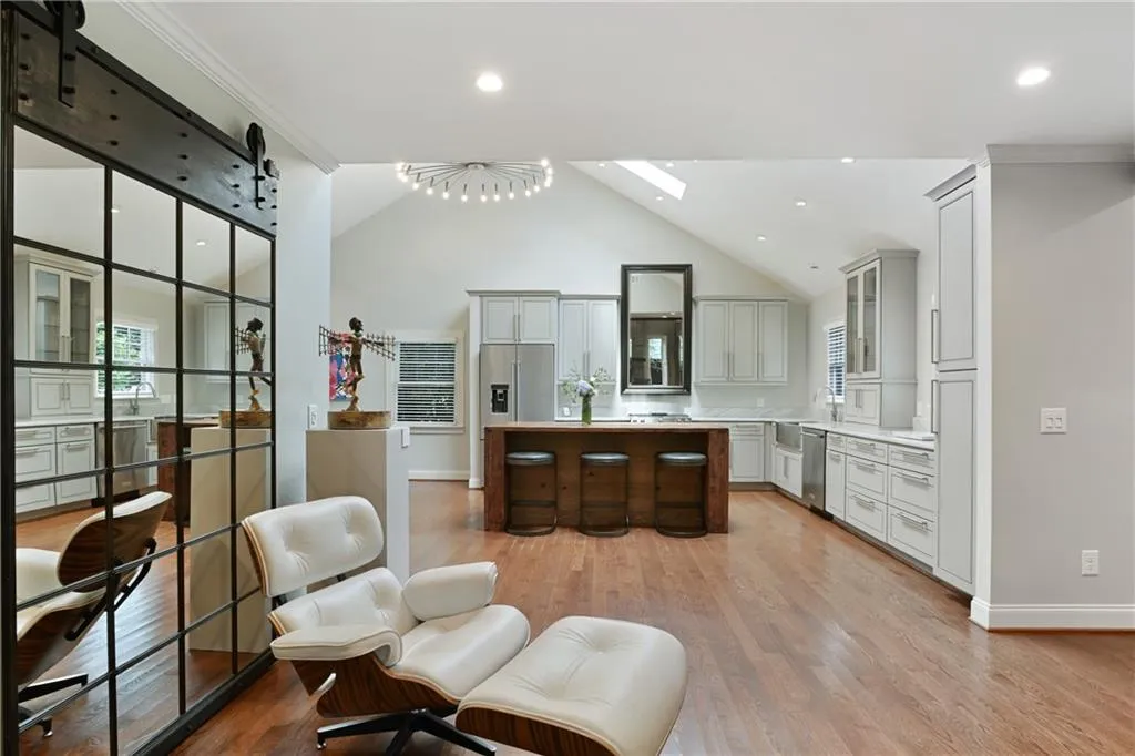 2067 Fairhaven Circle Ne, Atlanta, Georgia 30305, 2 Bedrooms Bedrooms, ,2 BathroomsBathrooms,Residential,For Sale,2067 Fairhaven Circle Ne,7637398