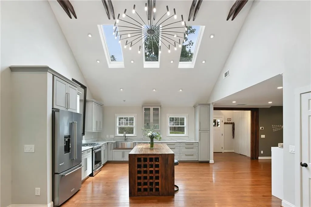 2067 Fairhaven Circle Ne, Atlanta, Georgia 30305, 2 Bedrooms Bedrooms, ,2 BathroomsBathrooms,Residential,For Sale,2067 Fairhaven Circle Ne,7637398