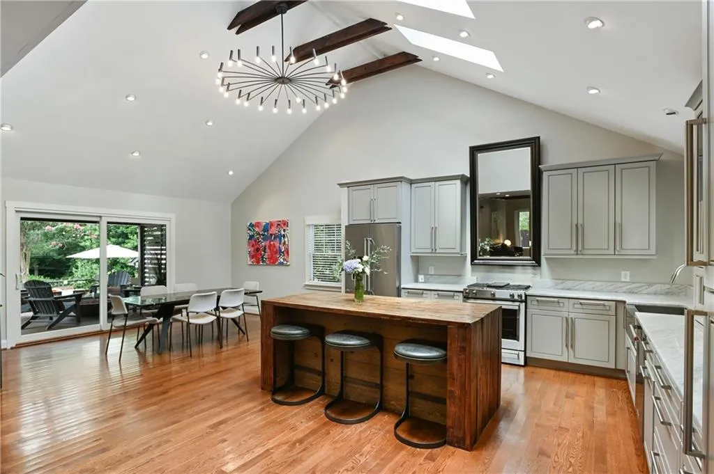 2067 Fairhaven Circle Ne, Atlanta, Georgia 30305, 2 Bedrooms Bedrooms, ,2 BathroomsBathrooms,Residential,For Sale,2067 Fairhaven Circle Ne,7637398