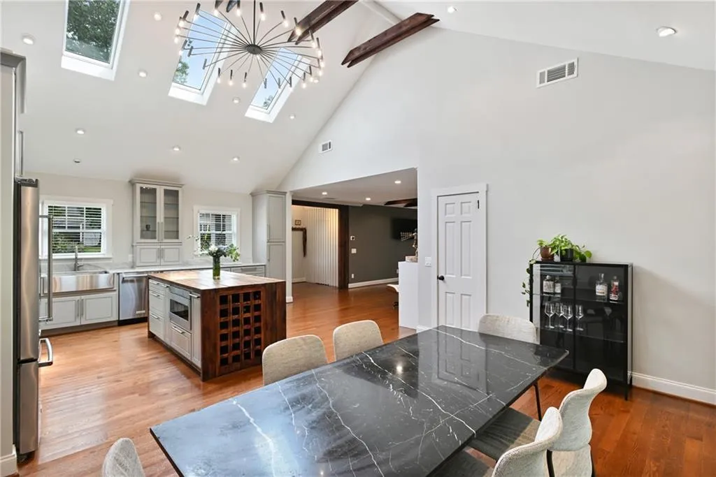 2067 Fairhaven Circle Ne, Atlanta, Georgia 30305, 2 Bedrooms Bedrooms, ,2 BathroomsBathrooms,Residential,For Sale,2067 Fairhaven Circle Ne,7637398