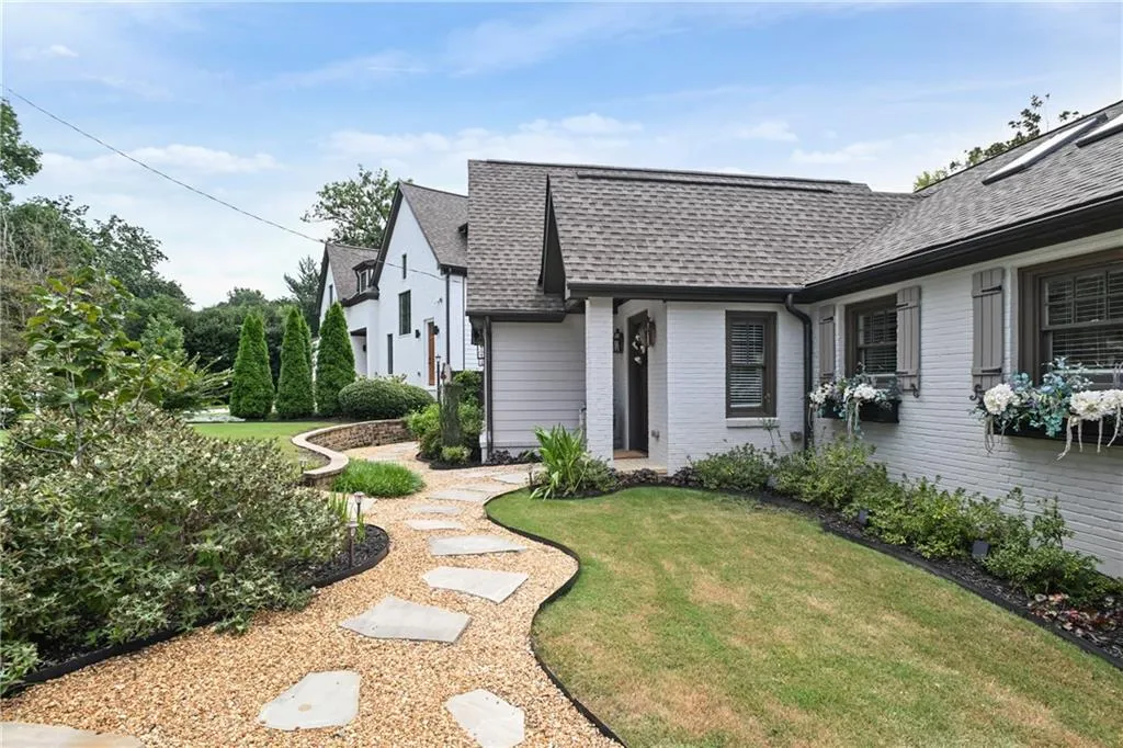 2067 Fairhaven Circle Ne, Atlanta, Georgia 30305, 2 Bedrooms Bedrooms, ,2 BathroomsBathrooms,Residential,For Sale,2067 Fairhaven Circle Ne,7637398