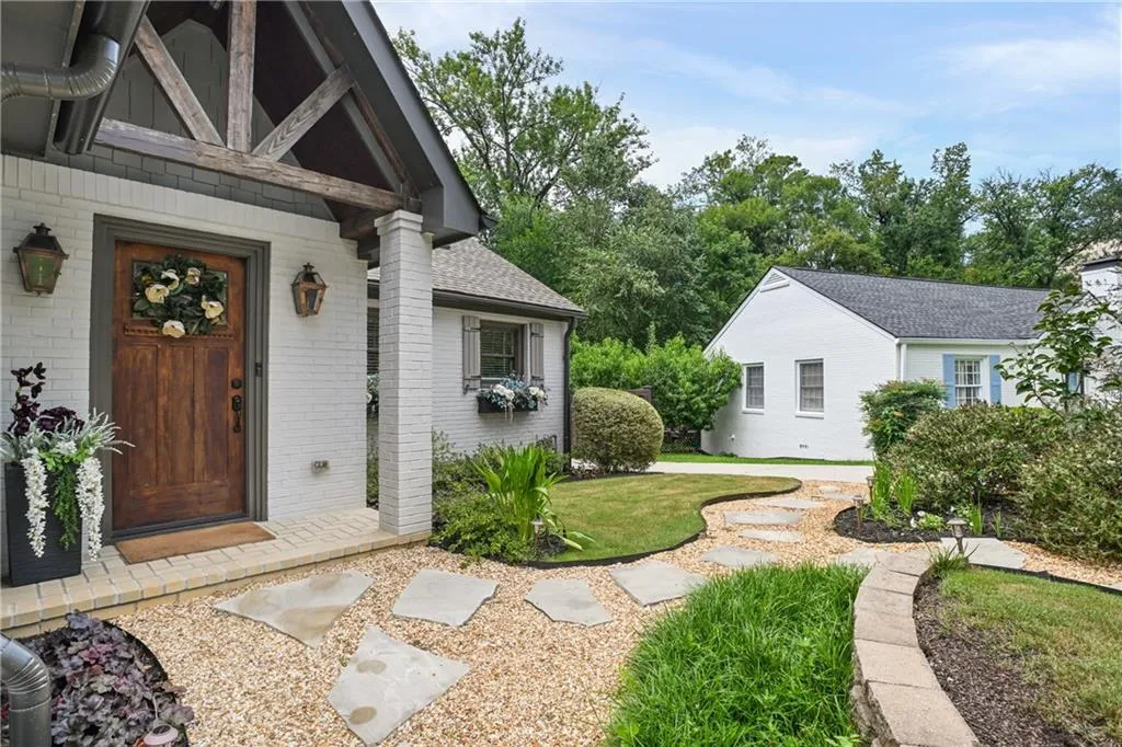 2067 Fairhaven Circle Ne, Atlanta, Georgia 30305, 2 Bedrooms Bedrooms, ,2 BathroomsBathrooms,Residential,For Sale,2067 Fairhaven Circle Ne,7637398