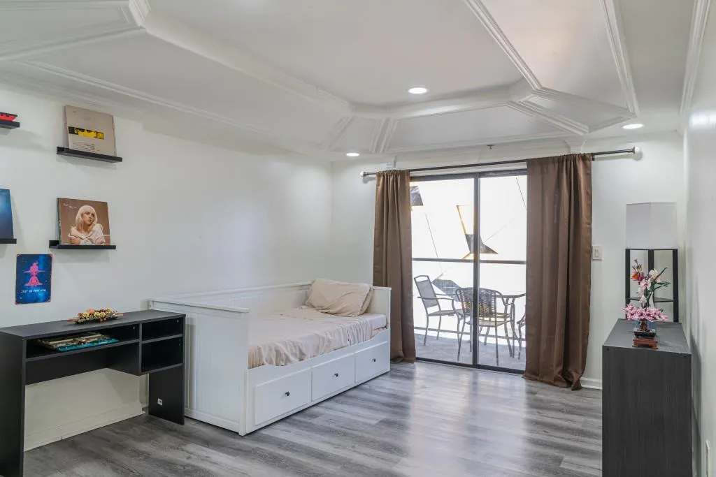 1280 W Peachtree Street Nw Unit 914, Atlanta, Georgia 30309, 1 Bedroom Bedrooms, ,1 BathroomBathrooms,Residential,For Sale,1280 W Peachtree Street Nw Unit 914,7489806