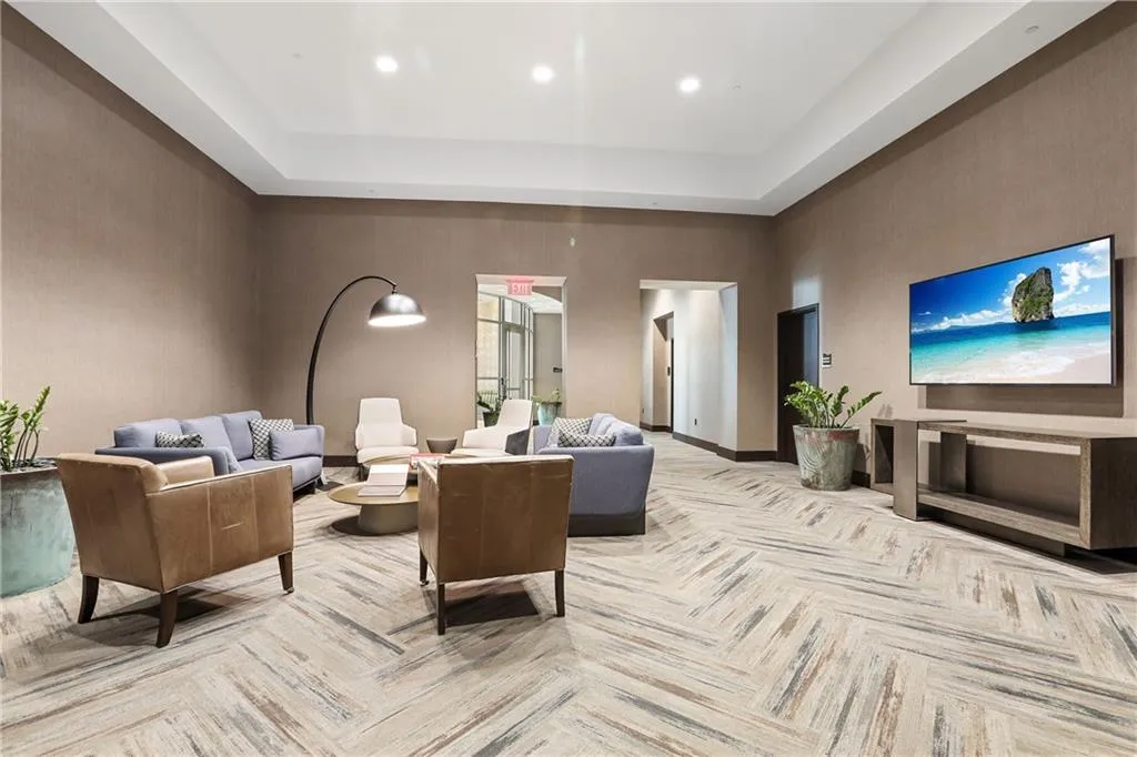 1080 Peachtree Street Ne Unit 2108, Atlanta, Georgia 30309, 1 Bedroom Bedrooms, ,1 BathroomBathrooms,Residential,For Sale,1080 Peachtree Street Ne Unit 2108,7523397