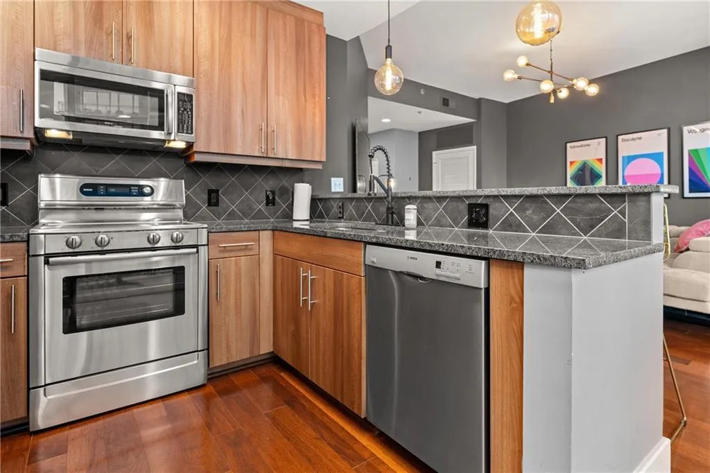 1080 Peachtree Street Ne Unit 2108, Atlanta, Georgia 30309, 1 Bedroom Bedrooms, ,1 BathroomBathrooms,Residential,For Sale,1080 Peachtree Street Ne Unit 2108,7523397