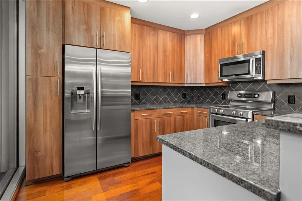 1080 Peachtree Street Ne Unit 2108, Atlanta, Georgia 30309, 1 Bedroom Bedrooms, ,1 BathroomBathrooms,Residential,For Sale,1080 Peachtree Street Ne Unit 2108,7523397