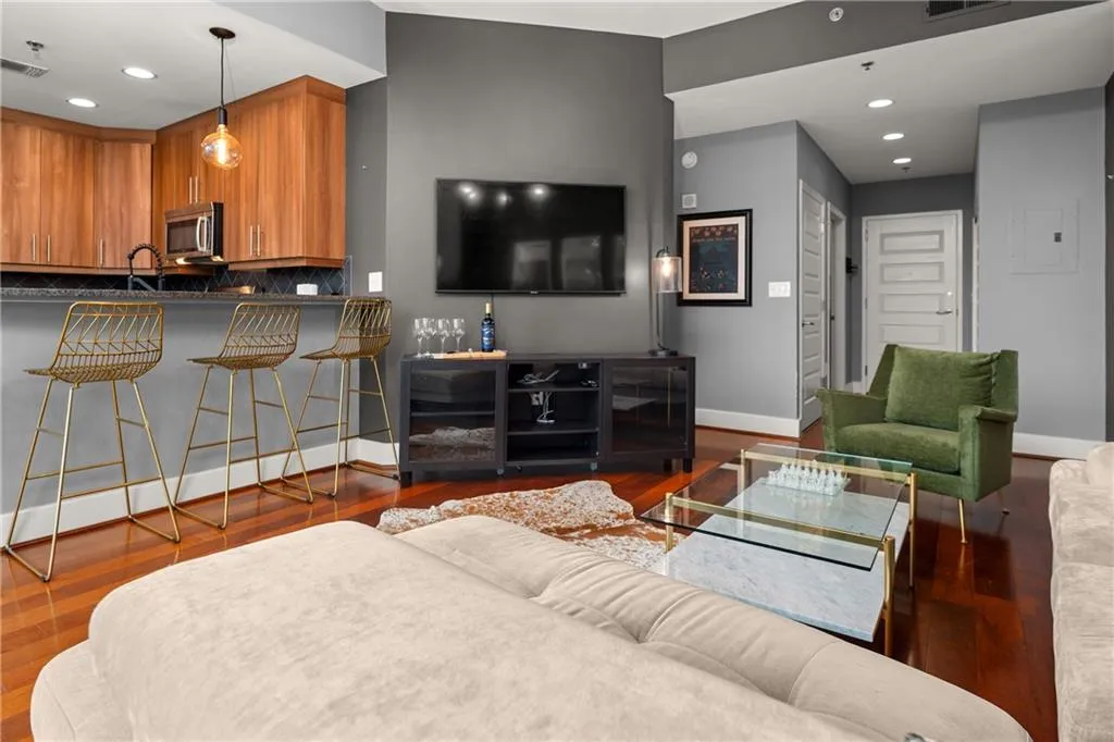 1080 Peachtree Street Ne Unit 2108, Atlanta, Georgia 30309, 1 Bedroom Bedrooms, ,1 BathroomBathrooms,Residential,For Sale,1080 Peachtree Street Ne Unit 2108,7523397